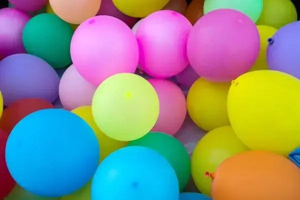 Braderie Anniversaire Des ballons de toutes les couleurs