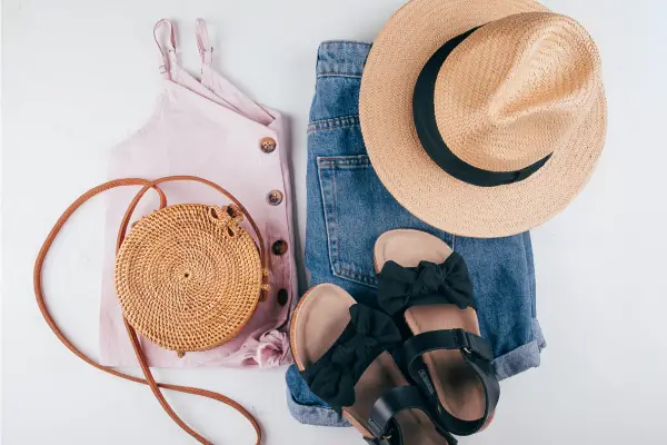 La collection de vêtements printemps été 2026 dans nos recycleries.