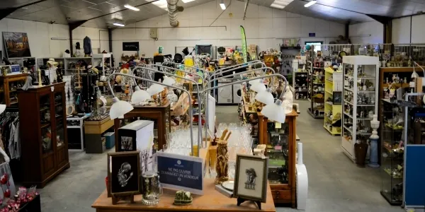 Intérieur de la recyclerie de Challans en Vendée